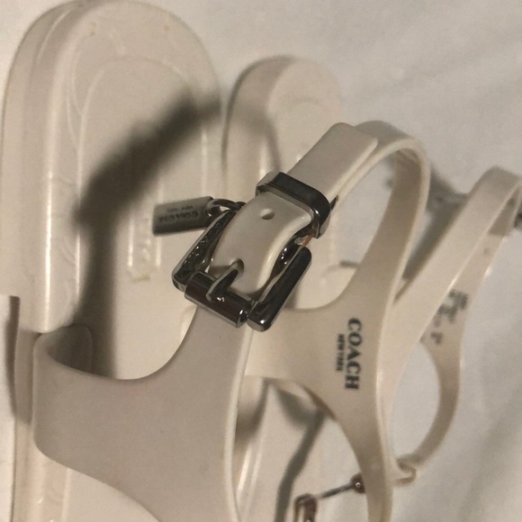 Coach - Picture 4 of 7